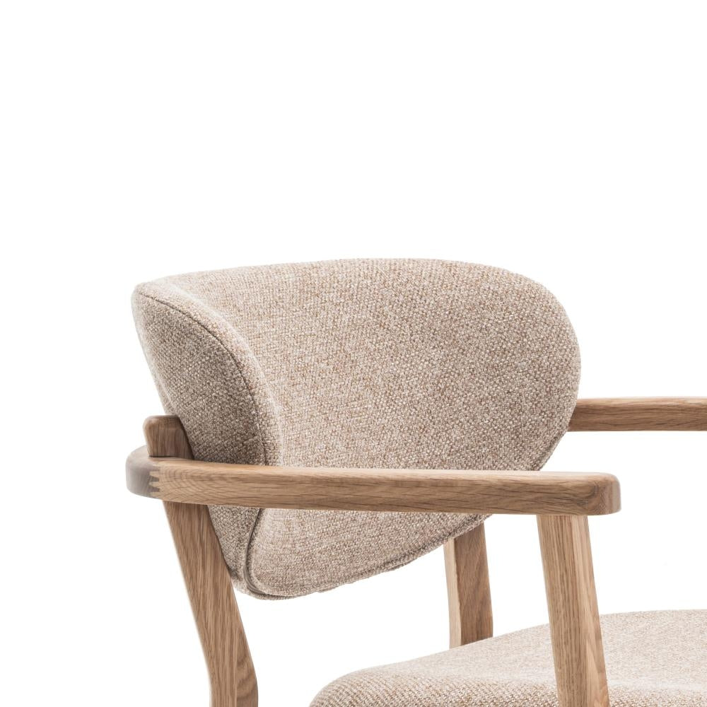 Ellie Spisestol m. Armlener og Beige Sete  - Natur Eik