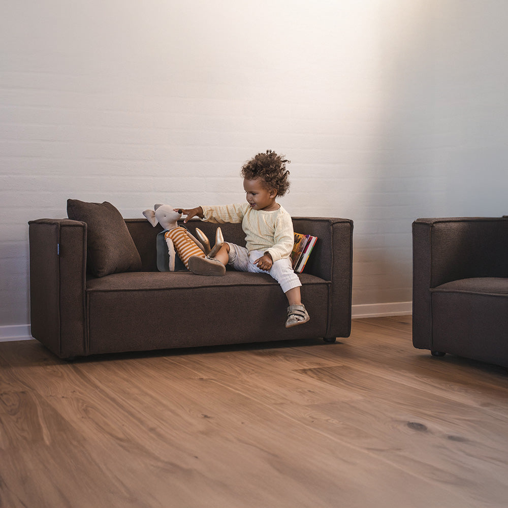 Elias Barnesofa m. Stol - Brun Stoff