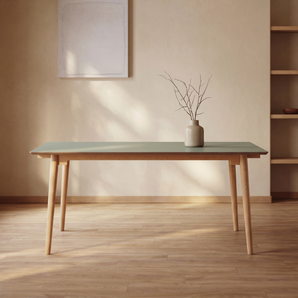 Holms Spisebord i 180 cm, inkl. plater i natur eik og støvet grønn
