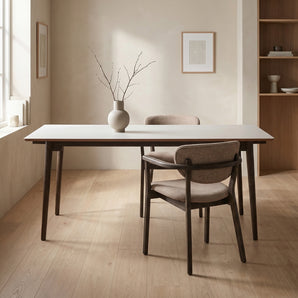 Holms spisebord i 180 cm, inkl. plater i smoked eik og taupe