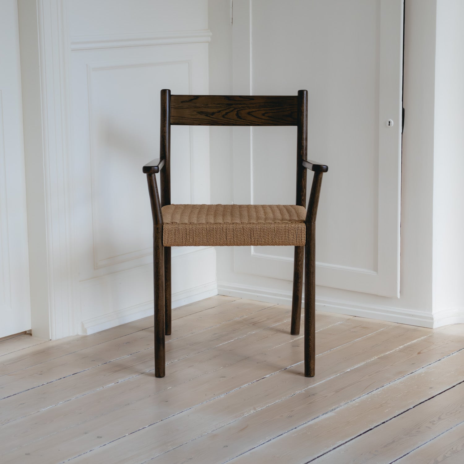 Monaco Spisestol m. Armlen og Naturflet - Smoked Eik