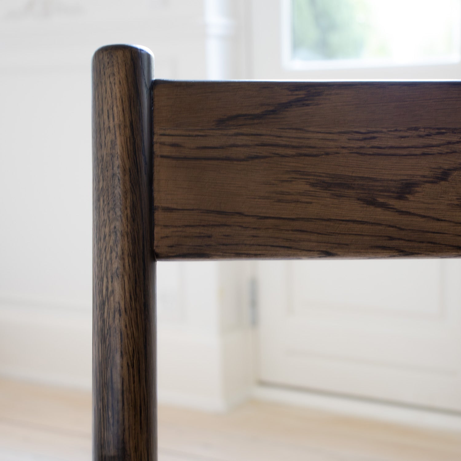 Monaco Spisestol m. Armlen og Naturflet - Smoked Eik