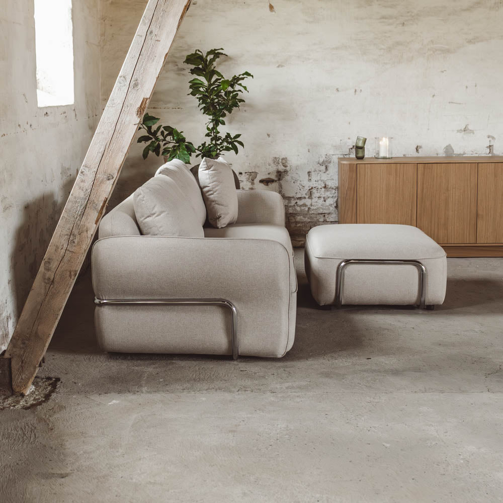 Lino Chrome Sofa m. Puff - 230 cm - Beige Stoff