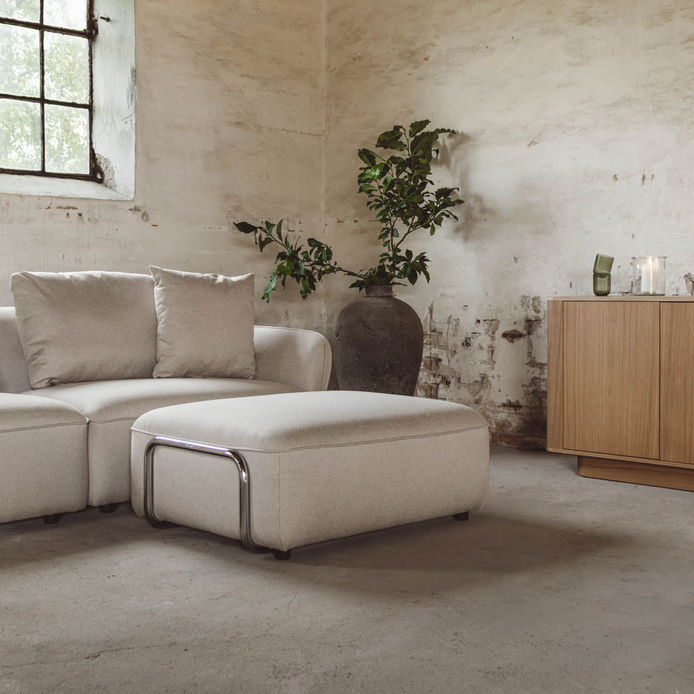 Lino Chrome Sofa m. Puff - 230 cm - Beige Stoff