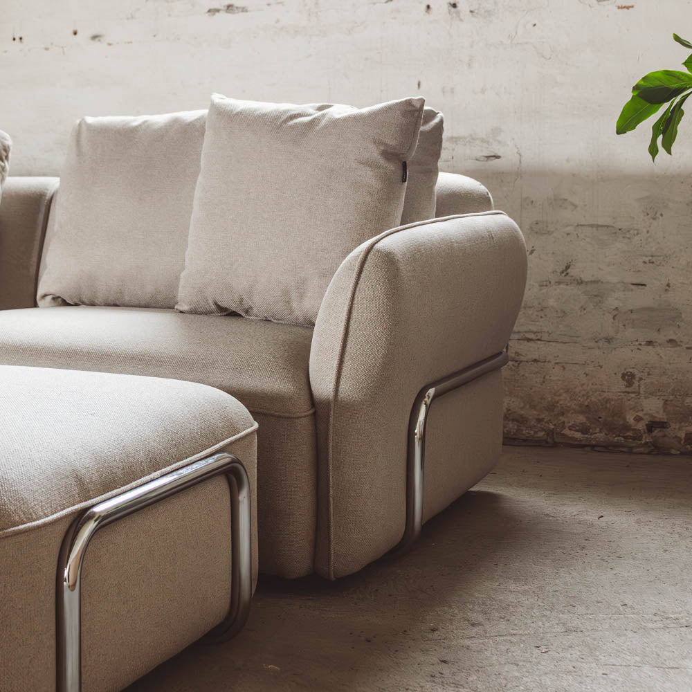 Lino Chrome Sofa m. Puff - 230 cm - Beige Stoff