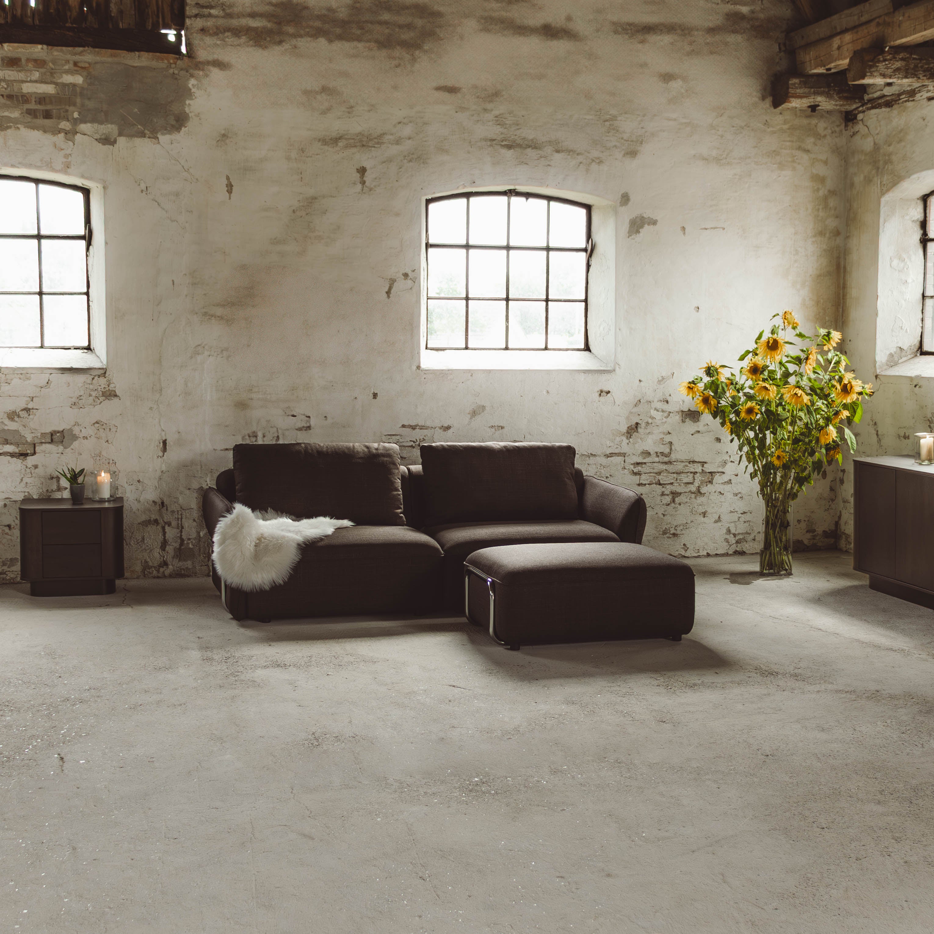 Lino Chrome Sofa m. Puff - 230 cm - Brun Stoff