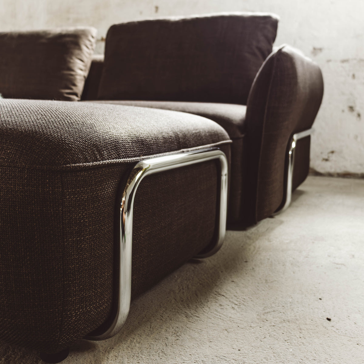 Lino Chrome Sofa m. Puff - 230 cm - Brun Stoff