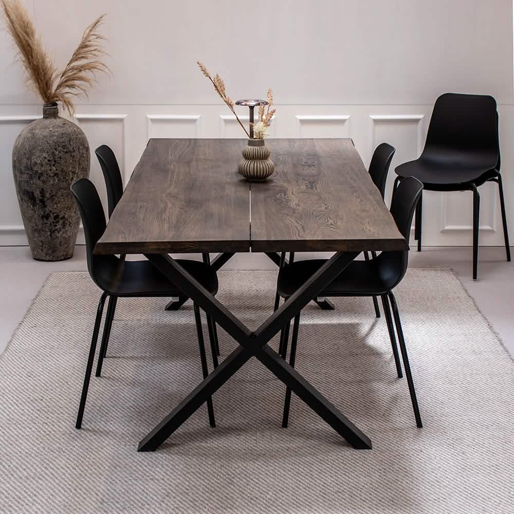 Spisebordsett - Venus Plankebord 200 cm Smoked Eik + 4 stk. Karlo Spisesstol i Sort