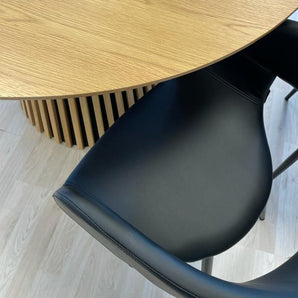 Spisebordsett - Måne Lamel Spisebord Natur + Nilo Sort PU (4 stk)